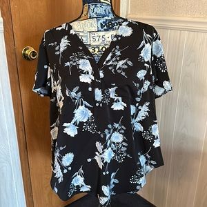 Torrid Black/Blue Floral Print Chiffon Tunic Top Plus Size 00 V-Neckline